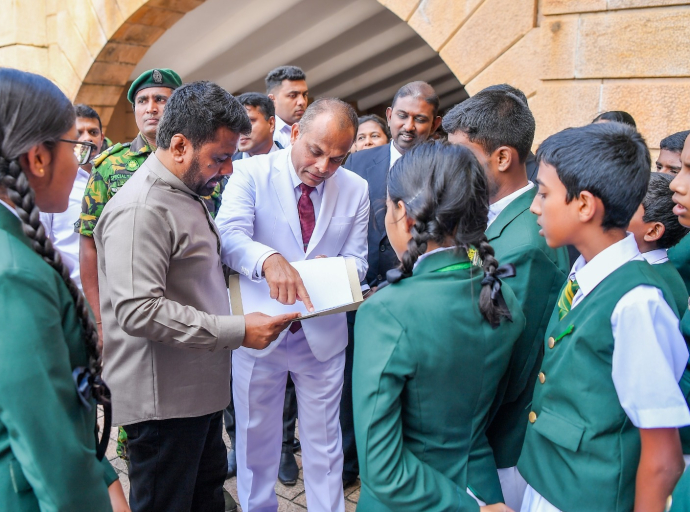රත්නපුර සීවලී මධ්‍ය මහා විද්‍යාලයේ ශිෂ්‍ය පාර්ලිමේන්තුවේ මංගල සැසිවාරය ජනාධිපති ලේකම් කාර්යා‍ලයේදී